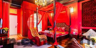 Thái độ nhân viên khách sạn luôn thân thiện và tận tâm.