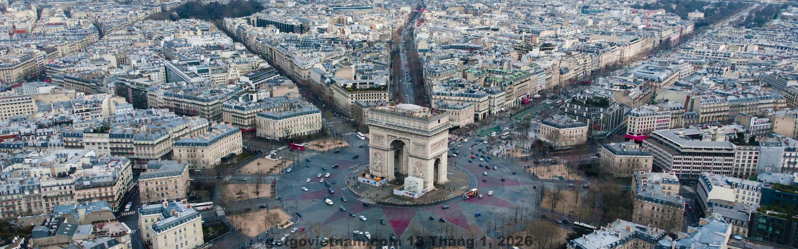 Một phần bữa sáng tại Paris Hotel với các món ăn tươi ngon và dinh dưỡng