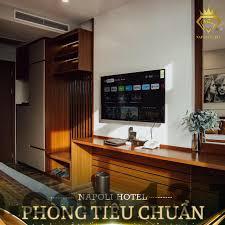 Hồ bơi sạch sẽ tại khách sạn Napoli, không gian thư giãn tuyệt vời