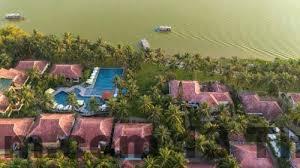 Đội ngũ nhân viên nhiệt tình tại khách sạn, luôn sẵn sàng hỗ trợ khách hàng.