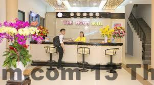 Hồ bơi ngoài trời phù hợp với nhu cầu thư giãn nhưng chưa đủ lớn cho khách có yêu cầu cao.