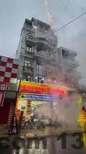 Khách sạn có các tiện ích cơ bản phục vụ du khách, tuy nhiên thiếu các dịch vụ thư giãn như hồ bơi và spa.