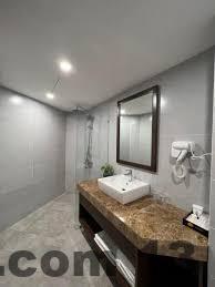 Bữa sáng tại khách sạn, tuy có chất lượng nhưng thiếu sự đa dạng cho du khách