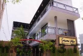 Nhân viên khách sạn thân thiện và chuyên nghiệp, luôn sẵn sàng giúp đỡ du khách.