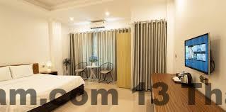 Phòng ngủ đơn giản nhưng thoải mái, tuy nhiên cần cải thiện về chất lượng vệ sinh.