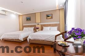 Phòng ngủ gọn gàng với những tiện nghi cần thiết cho một chuyến nghỉ dưỡng thoải mái.