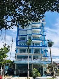 Bữa sáng tại Sunrise Ninh Bình, phục vụ các món ăn Việt Nam truyền thống nhưng thiếu sự phong phú.