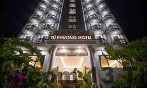 Đội ngũ nhân viên tại khách sạn Cao luôn tận tình hỗ trợ khách hàng trong suốt kỳ nghỉ.