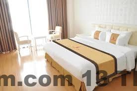 Hồ bơi ngoài trời tại khách sạn Cao là một lựa chọn thư giãn lý tưởng, mặc dù có diện tích nhỏ.