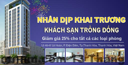 Hồ bơi ngoài trời với không gian thư giãn, lý tưởng cho những ai yêu thích bơi lội và thư giãn.