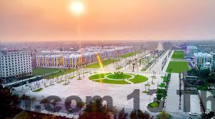 Mặt tiền của khách sạn Hồng Luyện Sầm Sơn, nơi đón khách du lịch với không gian sáng sủa và dễ tiếp cận.