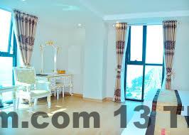 Hồ bơi tại Louis Hotel, sạch sẽ và thoáng mát