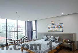 Phòng ngủ tại khách sạn Châu Thúy với thiết kế hiện đại và sạch sẽ, nhưng có thể hơi nhỏ với những ai yêu cầu không gian rộng rãi.