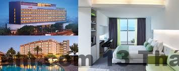 Nhân viên lễ tân tại khách sạn Châu Thúy với thái độ thân thiện và chuyên nghiệp.