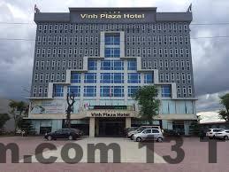 Nội thất phòng khá hiện đại, nhưng vẫn còn một số điểm có thể cải thiện về trang trí và thiết kế.