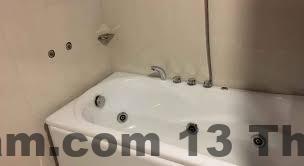 Mức giá của khách sạn Vinh Plaza là hợp lý, nhưng thiếu các dịch vụ đặc biệt.