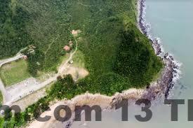 Nhân viên tại khách sạn luôn sẵn sàng hỗ trợ khách hàng một cách nhiệt tình.