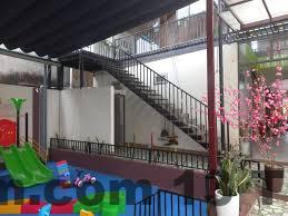 Phòng ngủ tại khách sạn Phương Nam, với thiết kế đơn giản và rộng rãi.