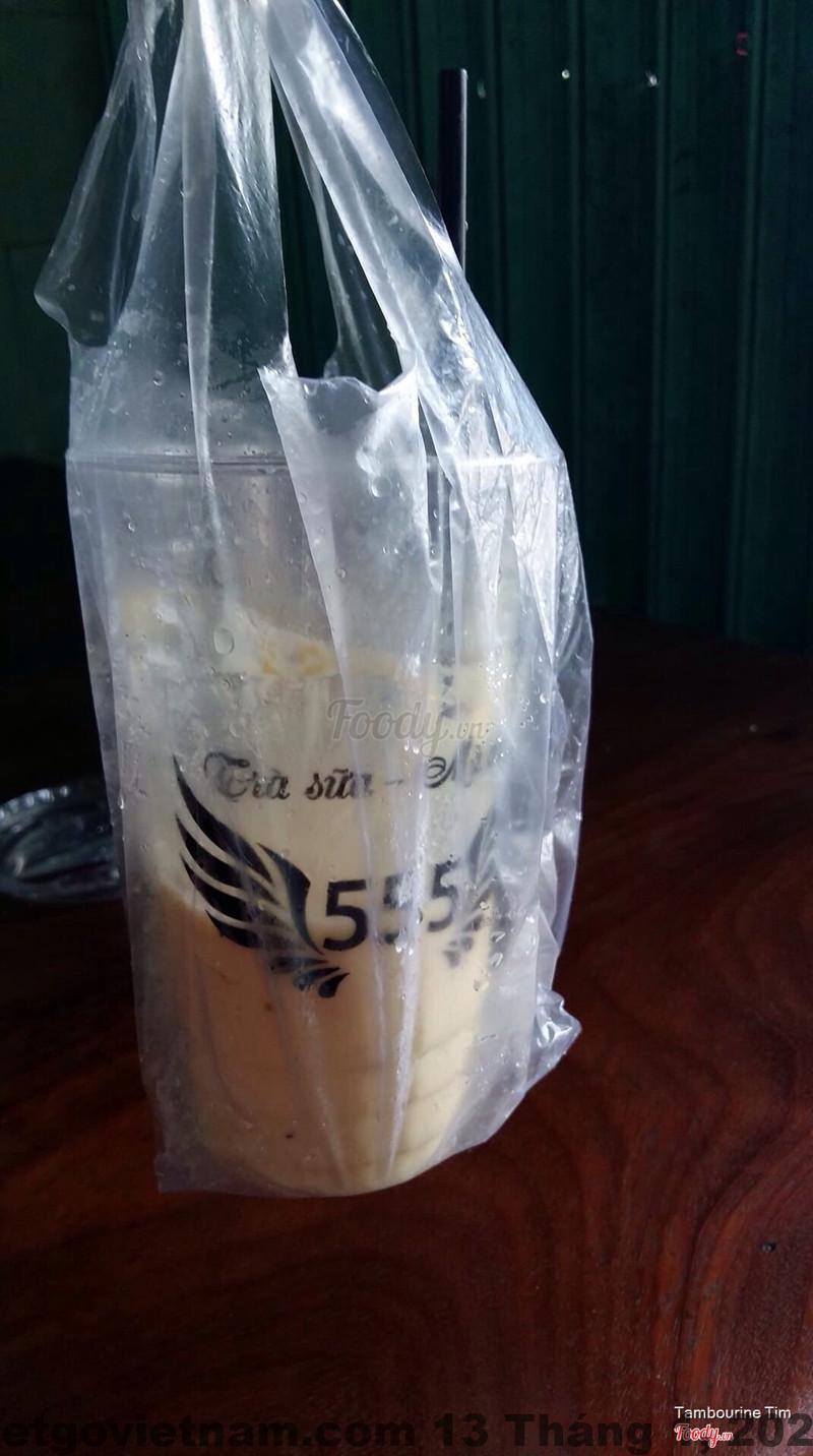 Bữa sáng tại khách sạn 555 - bữa sáng đơn giản với món ăn địa phương như bánh mì, phở