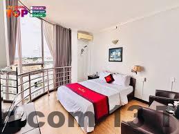 Nhân viên khách sạn Thiên Nhiên