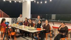 Cảnh quan xung quanh khách sạn, không gian thư giãn và xanh mát.