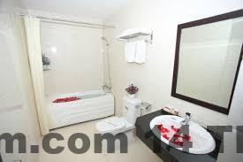 Hồ bơi khách sạn Hương Sơn Hotel - Không gian thoải mái, sạch sẽ