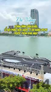 Hồ bơi ngoài trời của khách sạn, lý tưởng cho những buổi chiều thư giãn nhưng có thể thiếu không gian rộng.