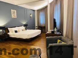 Nhân viên tại Danang Boutique Hotel luôn niềm nở và sẵn sàng hỗ trợ khách hàng