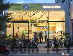 Nhân viên khách sạn