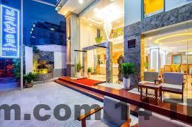 Hồ bơi nhỏ và khu vực thư giãn tại Tashi Ocean Garden Hotel & Apartment Da Nang