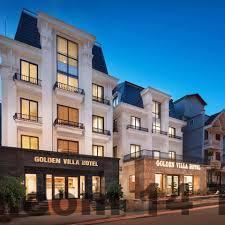 Khu vực sinh hoạt chung và lễ tân đơn giản tại Khách Sạn Mường Hoa Tú Lệ