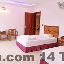 Khu vực lễ tân Khách sạn Hoàng Hà Rivertown với nhân viên trực 24h