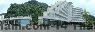 Khu vực xung quanh Hung Ha Hotel với nhiều dịch vụ ăn uống và tour