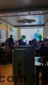 Nhân viên lễ tân Rose Nhung Hotel được đánh giá thân thiện và nhiệt tình