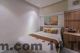 Phòng ngủ Keypad Hotel với nội thất đơn giản, gọn gàng và ánh sáng tự nhiên