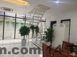 Khu vực ăn sáng đơn giản tại T & C Apartment & Hotel