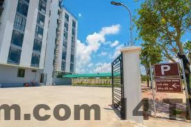 Khu vực đường QL17B Kim Thành nơi Nhà Nghỉ Việt Phong tọa lạc, nhiều xe lưu thông