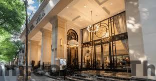 Không gian ăn uống đơn giản tại Binh Minh Hotel