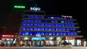 Quầy lễ tân Khách sạn Hà Nội Phú Thọ với phong cách phục vụ truyền thống