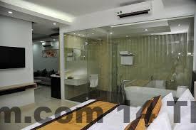 Khuôn viên và bãi đỗ xe rộng tại Golden Dragon Hotel