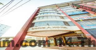 Đánh giá Khách sạn Crown Thái Nguyên 2026: Có nên ở không? 6 Nhân viên lễ tân khách sạn phục vụ khách