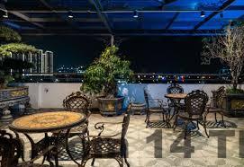 Không gian ăn uống đơn giản tại LEGEND Smart Hotel