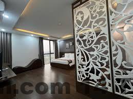 Toàn cảnh khách sạn Kim Thành nhìn từ bên ngoài vào ban ngày