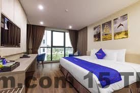Khu vực trung tâm phường Ka Long Móng Cái, xung quanh Galaxy Hotel có nhiều hàng quán và dịch vụ