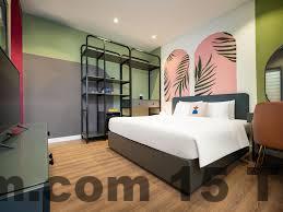 Khu vực ăn sáng tại Ha Long Essence Boutique Hotel với buffet đơn giản