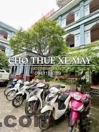 Một góc phòng nghỉ tại khách sạn với nội thất đơn giản, sạch sẽ