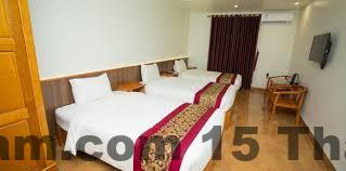 Nhân viên lễ tân Hoa Sơn Hotel thân thiện và hỗ trợ nhiệt tình