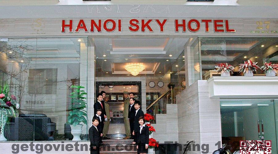 Sky Charm Hanoi Hotel and Spa nằm ngay lõi phố cổ Hà Nội, xung quanh là nhà hàng và quán bar