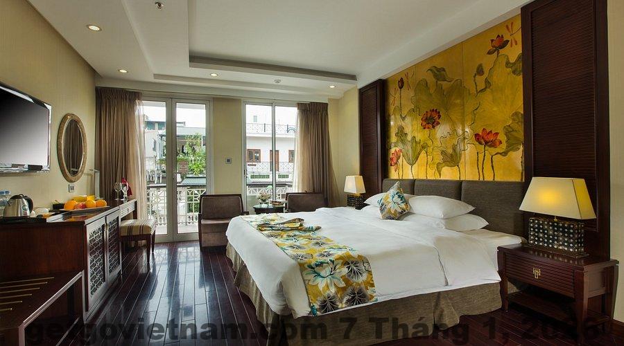 Phòng Junior Suite có ban công tại Silk Flower Hotel & Spa Hà Nội