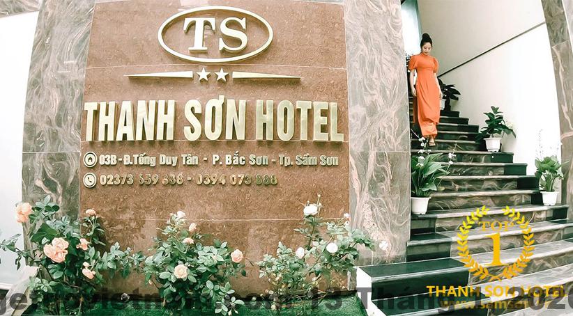 Cảnh quan xung quanh khách sạn, thể hiện không gian yên tĩnh, thích hợp nghỉ ngơi.